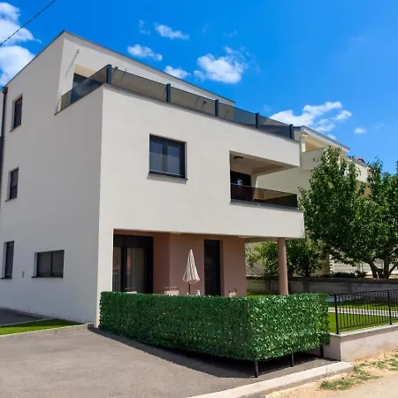 Lav Apartament *