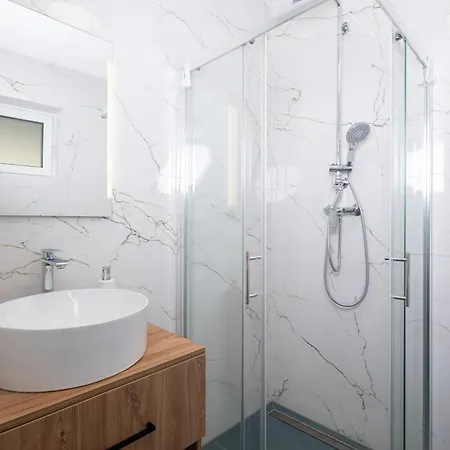 Apartment Lav *