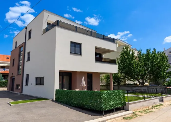 Lav Apartment *